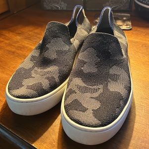 Rothy's Gray & Black Camouflage Slip-On Flats